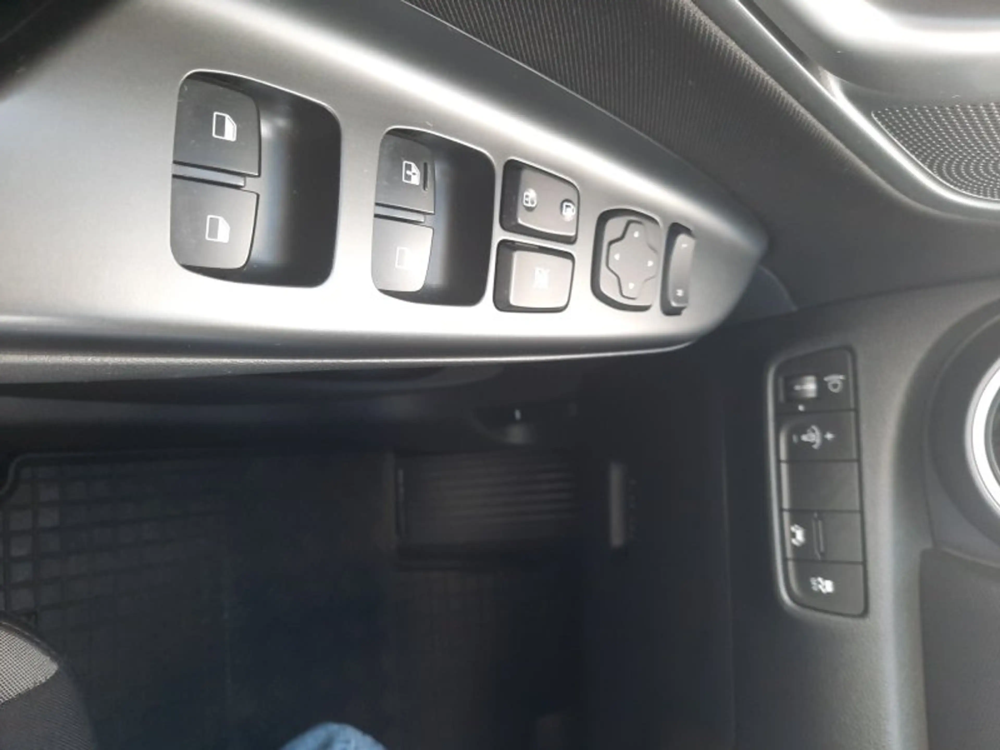 Hyundai KONA 1.6 T-GDI Navi/Sitzh./Tempomat/Allwetter — photo 25