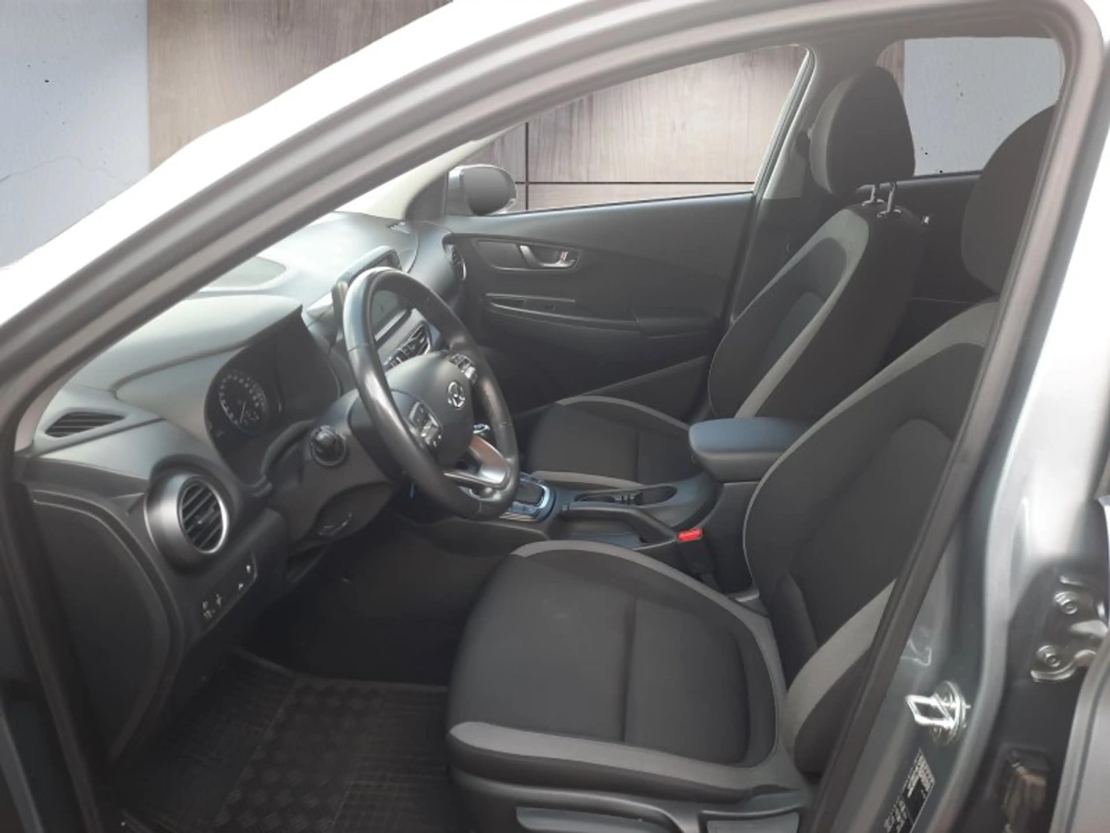 Hyundai KONA 1.6 T-GDI Navi/Sitzh./Tempomat/Allwetter — photo 9