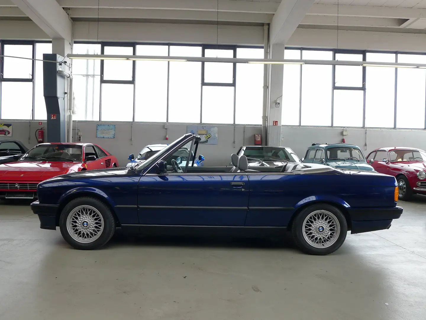 BMW 325 325i Cabrio, Scheckheft-gepflegter Topzustand Bleu - 1