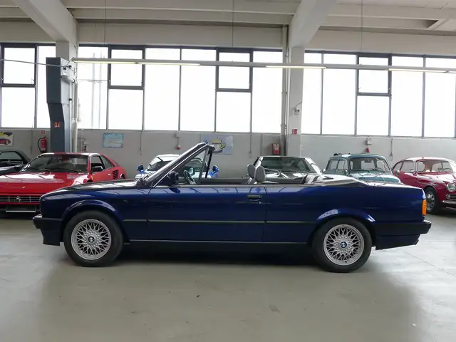 BMW 325 325i Cabrio, Scheckheft-gepflegter Topzustand