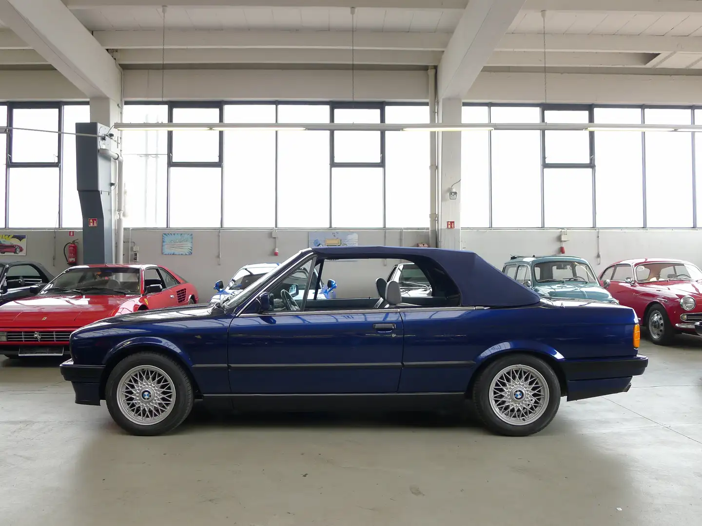 BMW 325 325i Cabrio, Scheckheft-gepflegter Topzustand Bleu - 2