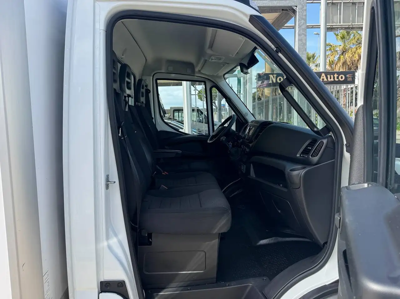Iveco Daily 2023 — фото 12