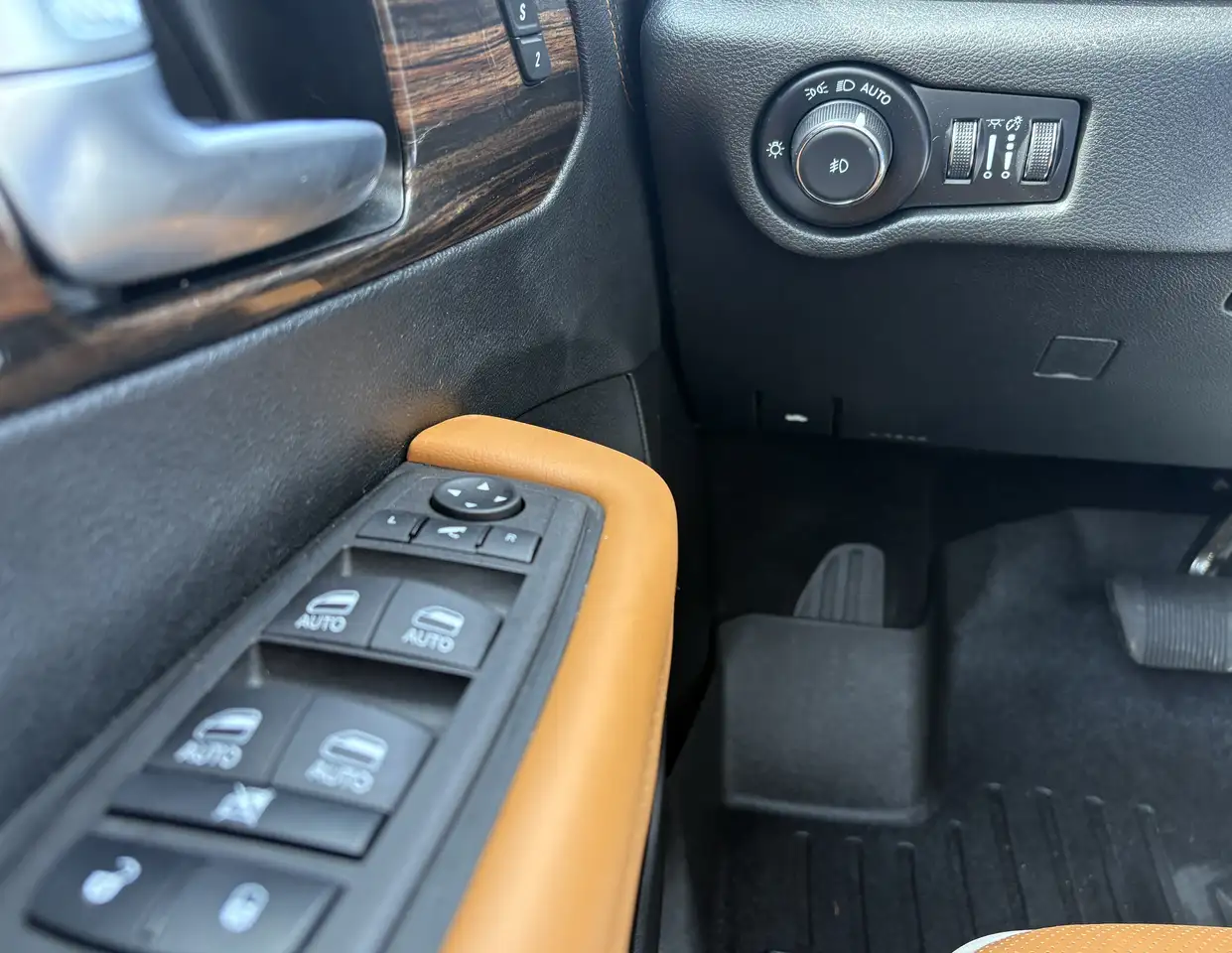 Chrysler Pacifica снимка Chrysler Pacifica