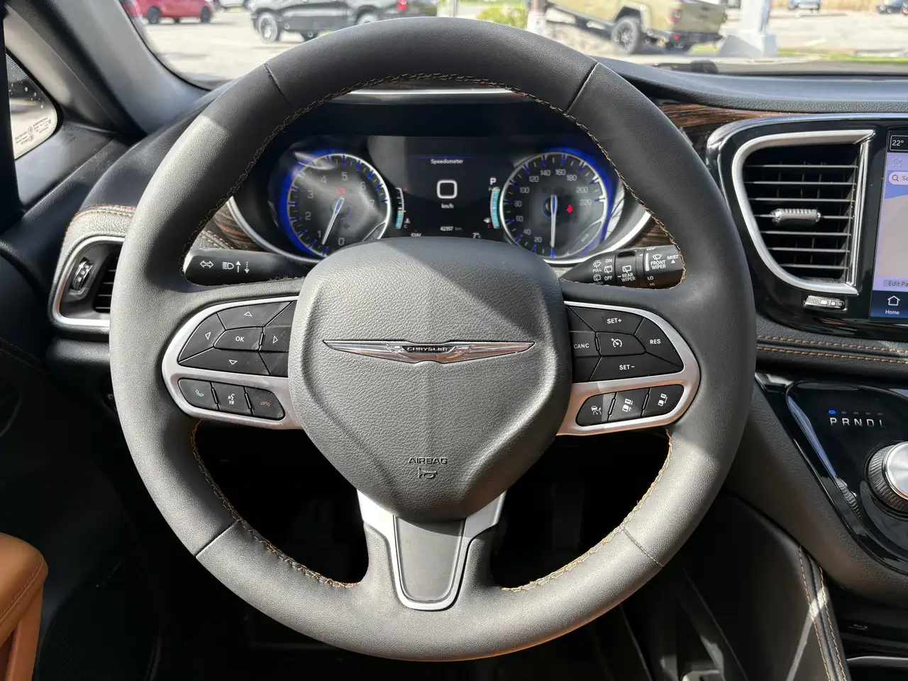 Chrysler Pacifica снимка Chrysler Pacifica