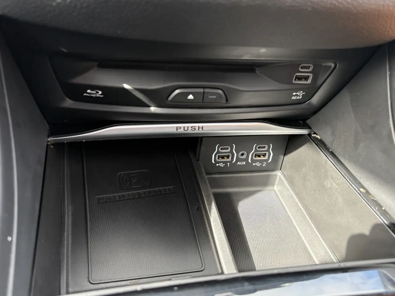 Chrysler Pacifica снимка Chrysler Pacifica