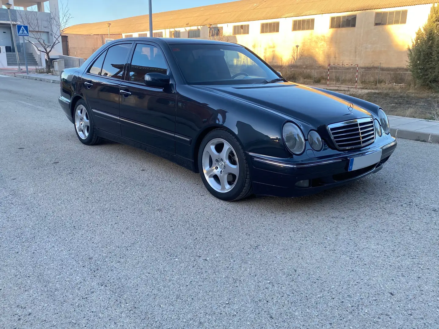 Mercedes-Benz E 320 CDI Avantgarde Blauw - 2