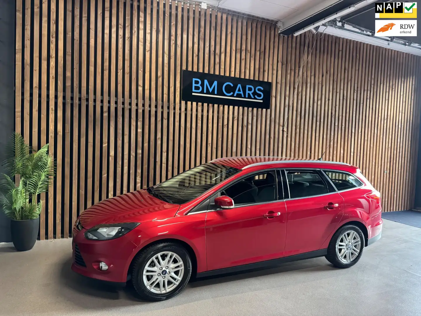 Ford Focus Wagon 1.0 EcoBoost Titanium Clima, Cruise, 2e Eige Rood - 1