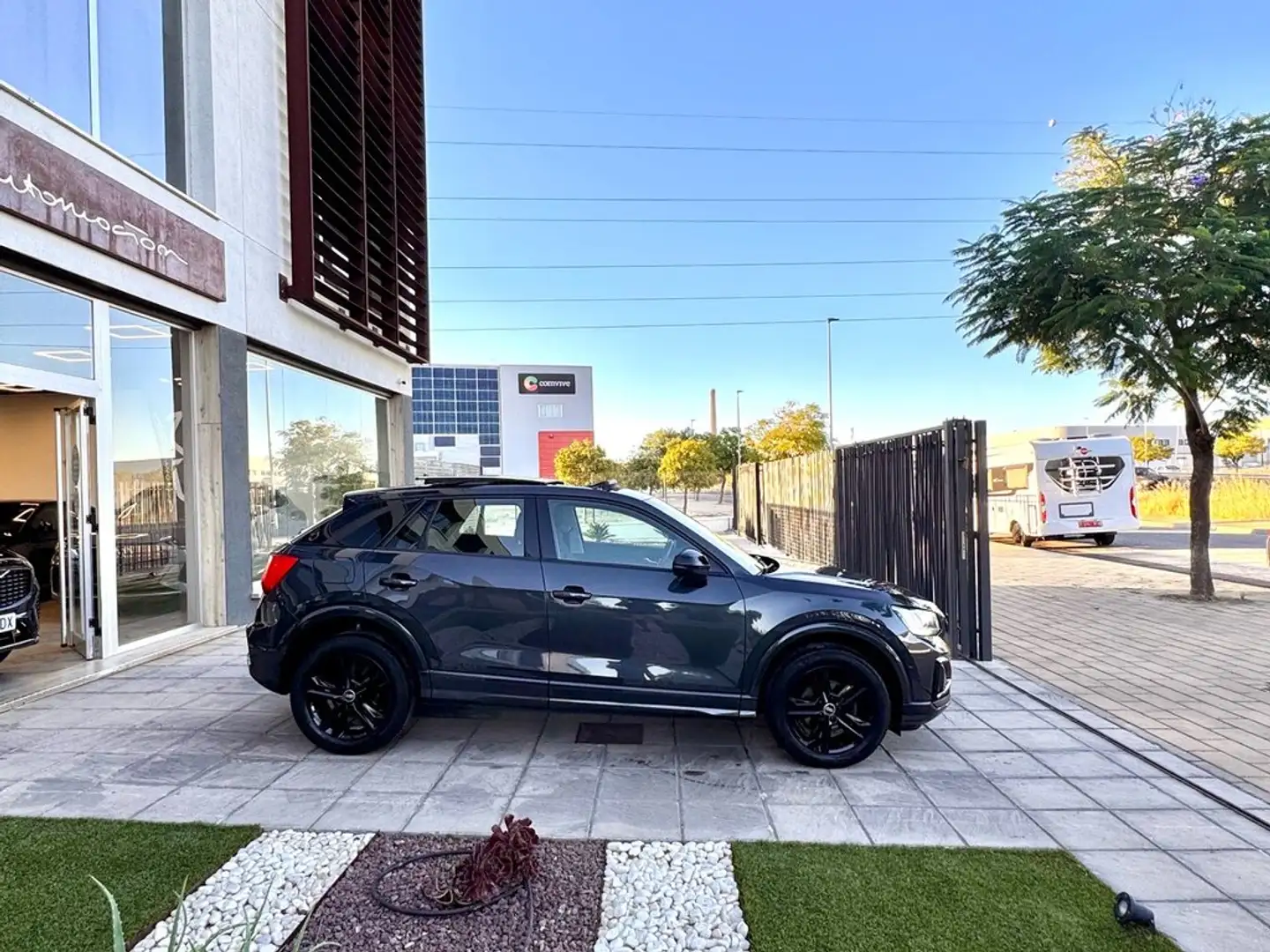 Audi Q2 30 TDI Black line S tronic 85kW Gris - 2