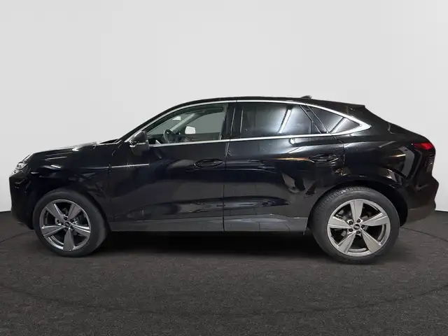 Audi Q3 view 7
