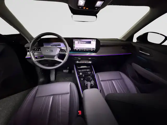 Audi Q3 view 8