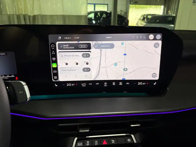 Audi Q3 view 11