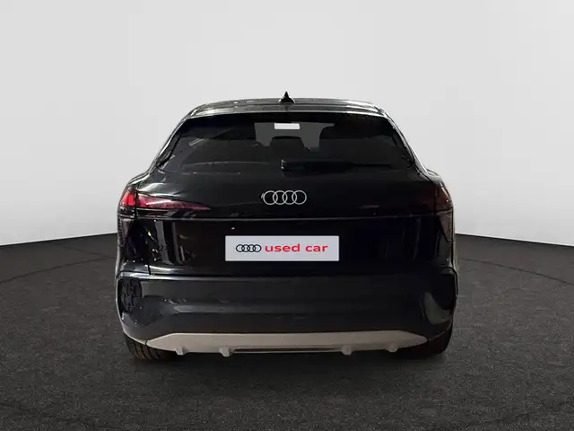 Audi Q3 view 6