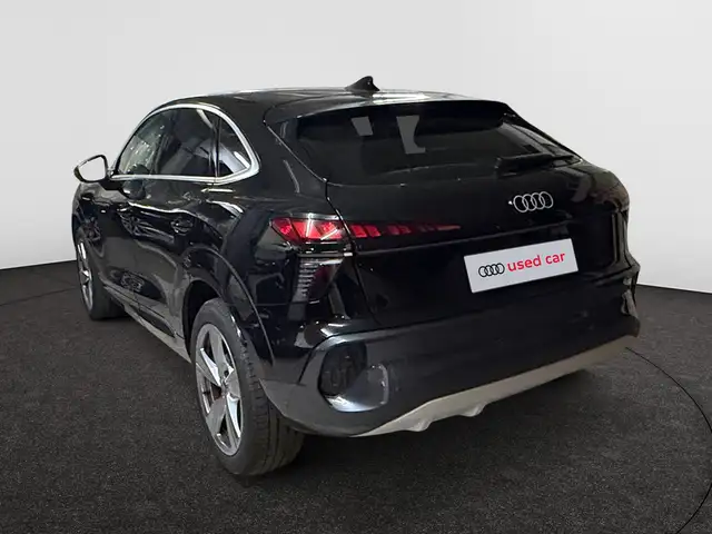 Audi Q3 view 5