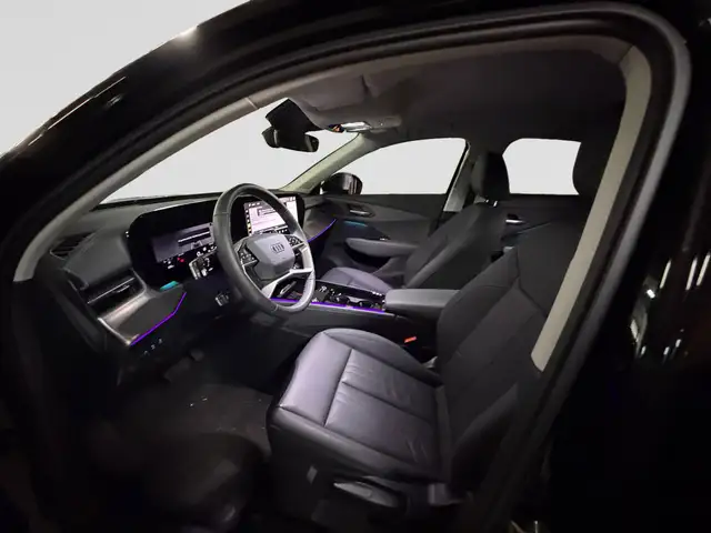 Audi Q3 view 9