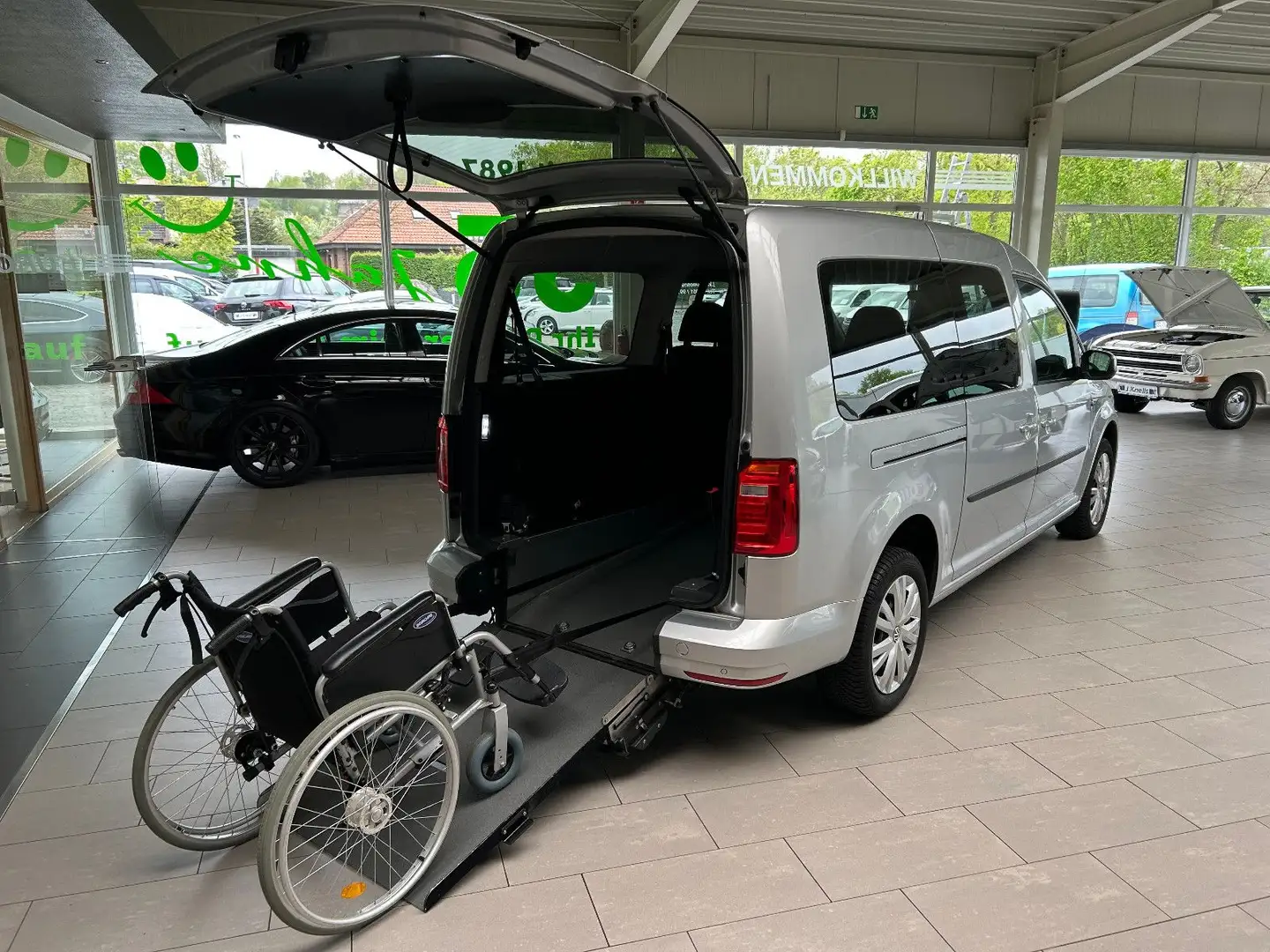 Volkswagen Caddy Maxi Behindertengerecht Rampe/AMF-Bruns Silber - 1