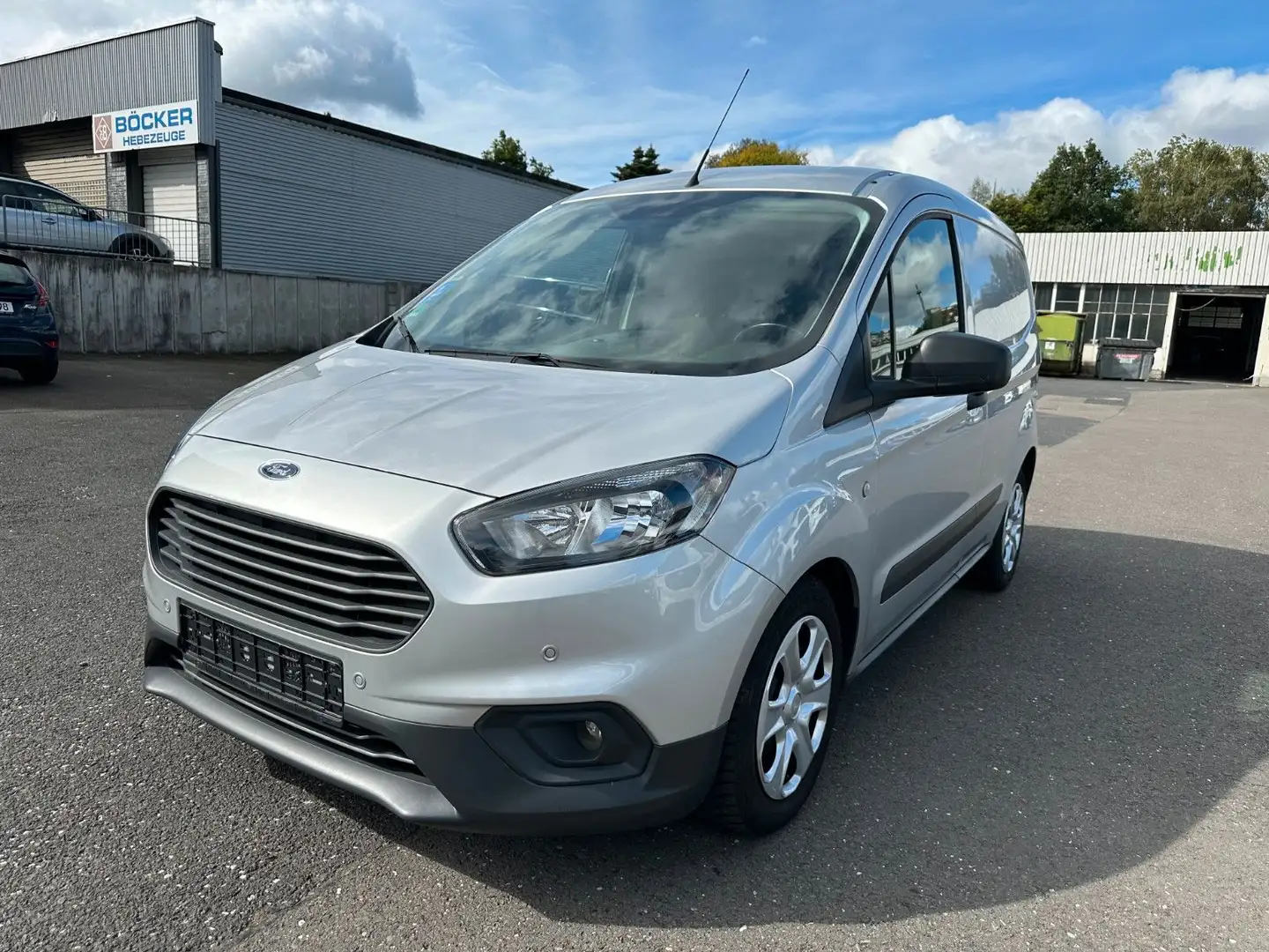 Ford Transit Courier Trend Silber - 1