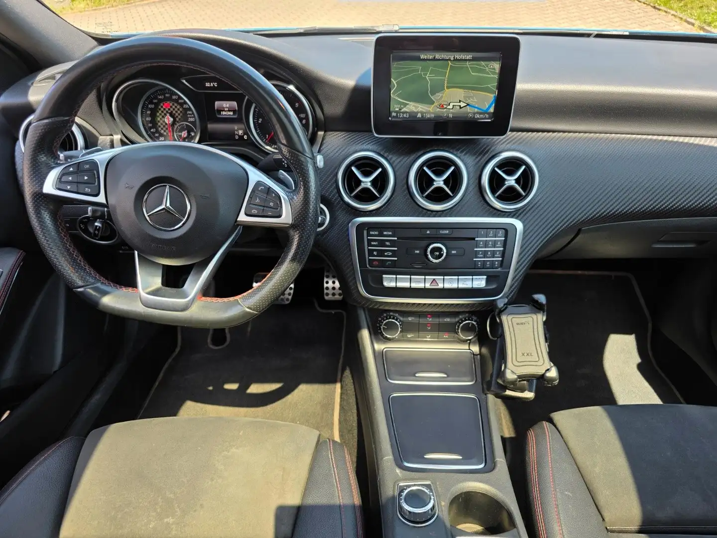 Mercedes-Benz A 220 d Automatik/Panoramadach/AMG Paket Bleu - 2