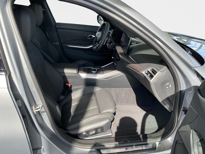 BMW 330 M Sport — photo 15