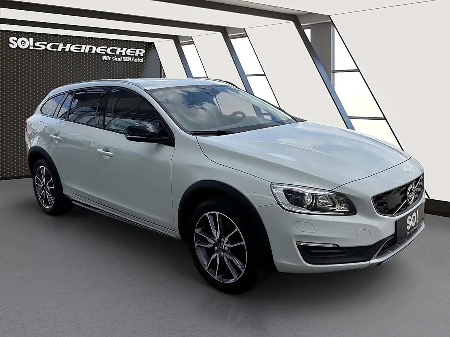 Volvo V60 Cross Country D3 Kinetic Weiß - 1