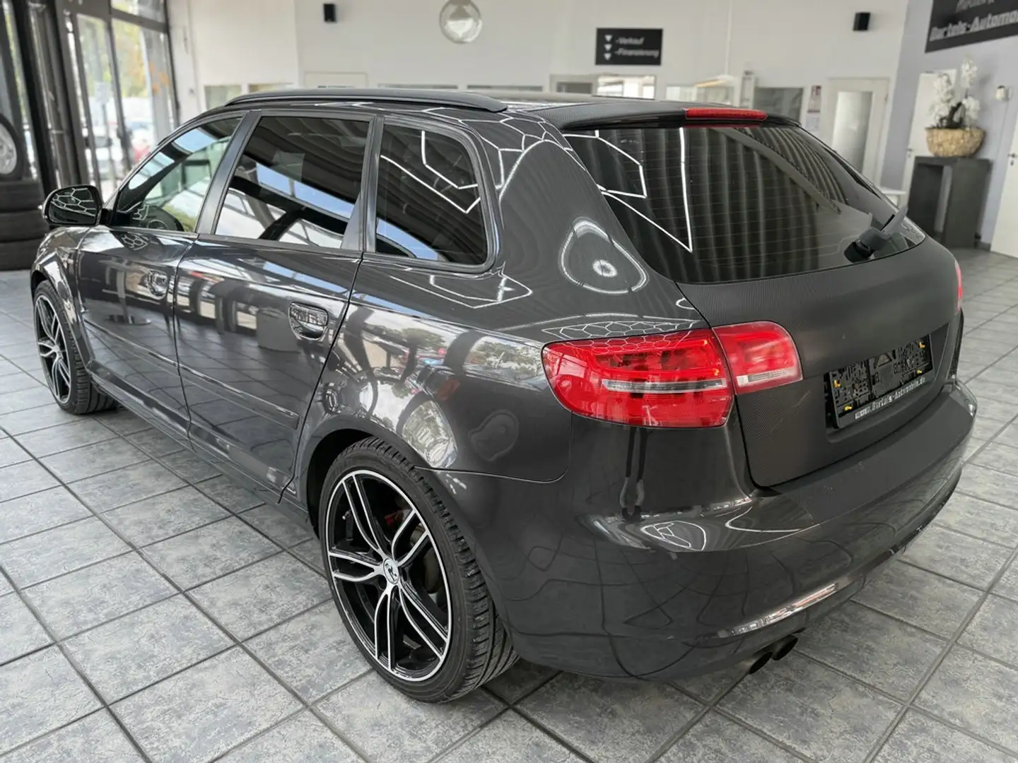 Audi A3 Sportback 1.8 TFSI S line, Leder, Bi-Xenon Gris - 2