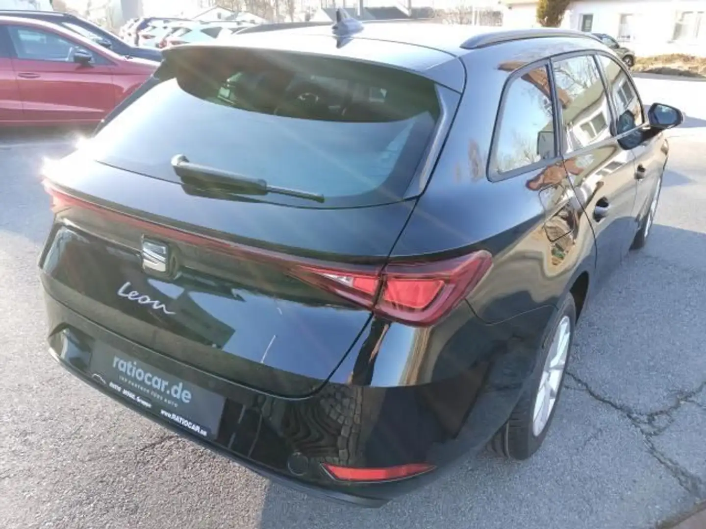 SEAT Leon LEON SPORTSTOURER ROAD EDITION 1.5 TSI NAVI SHZ Schwarz - 2