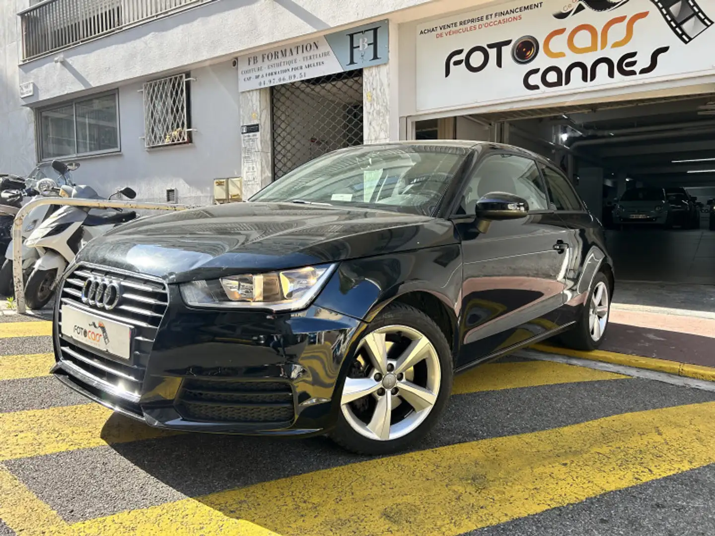 Audi A1 1.6 TDI 116CH AMBITION S TRONIC 7 Noir - 1