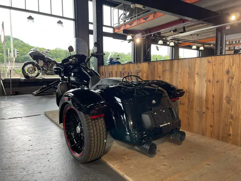 Harley-Davidson Freewheeler - foto 2