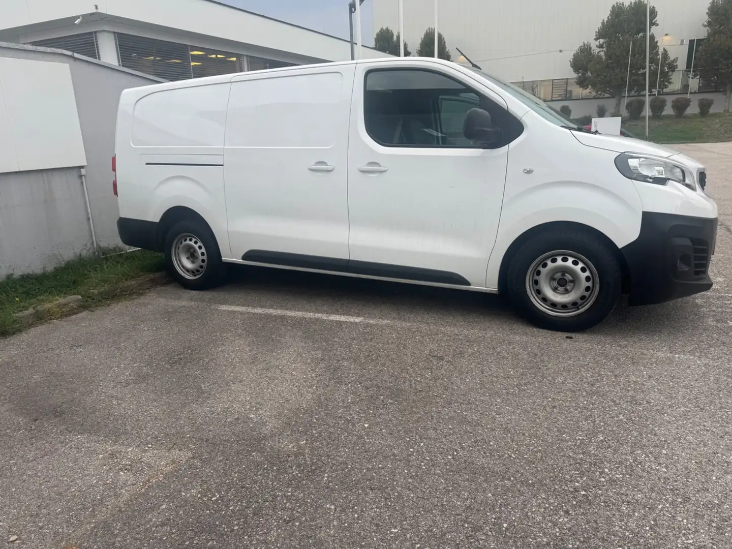 Peugeot Expert 2.0 BlueHDi 180 Premium Autom. L3 NETTO € 14.000.- Weiß - 2