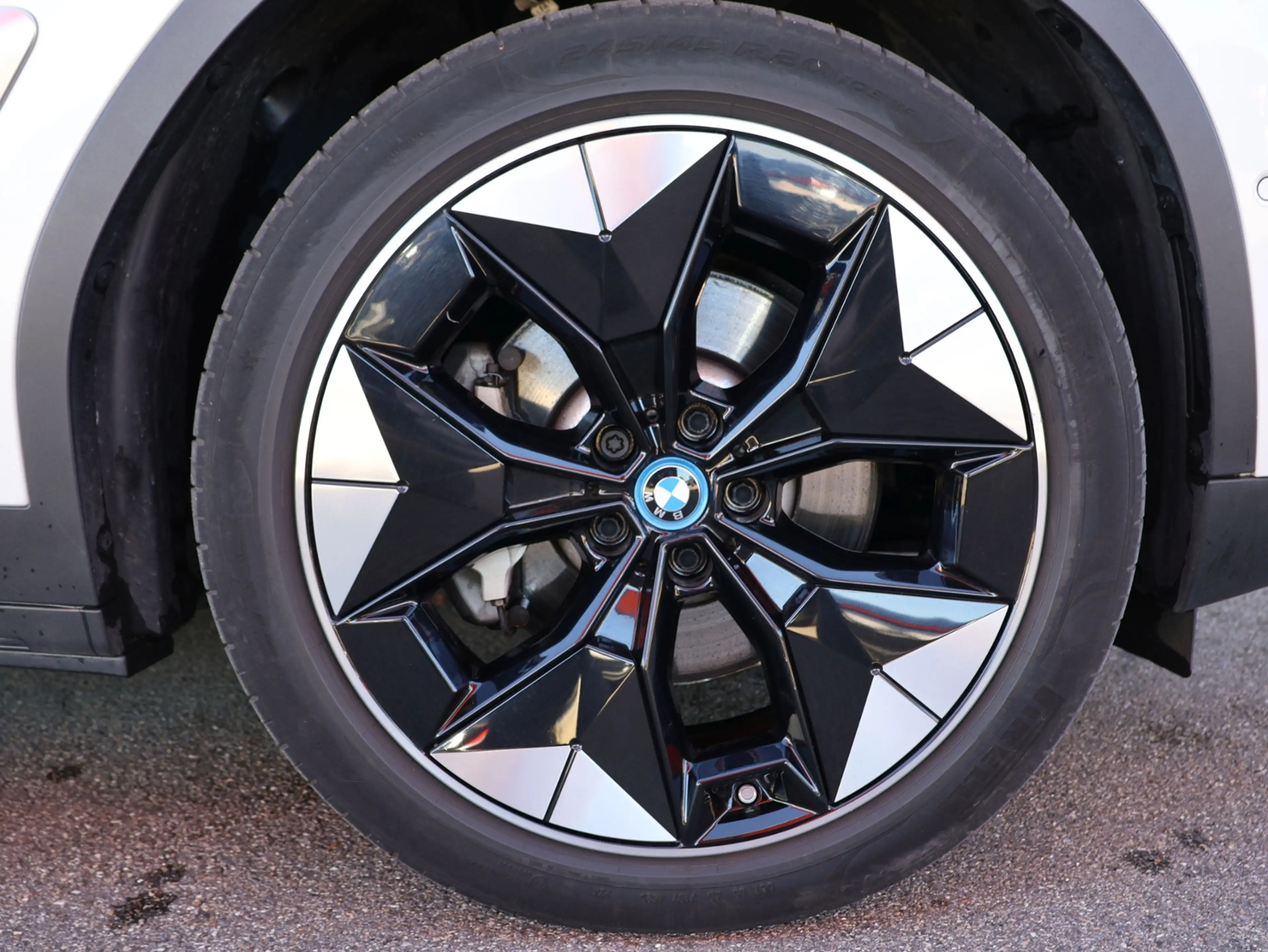 BMW iX3 Impressive Pano RFK HUD — photo 6