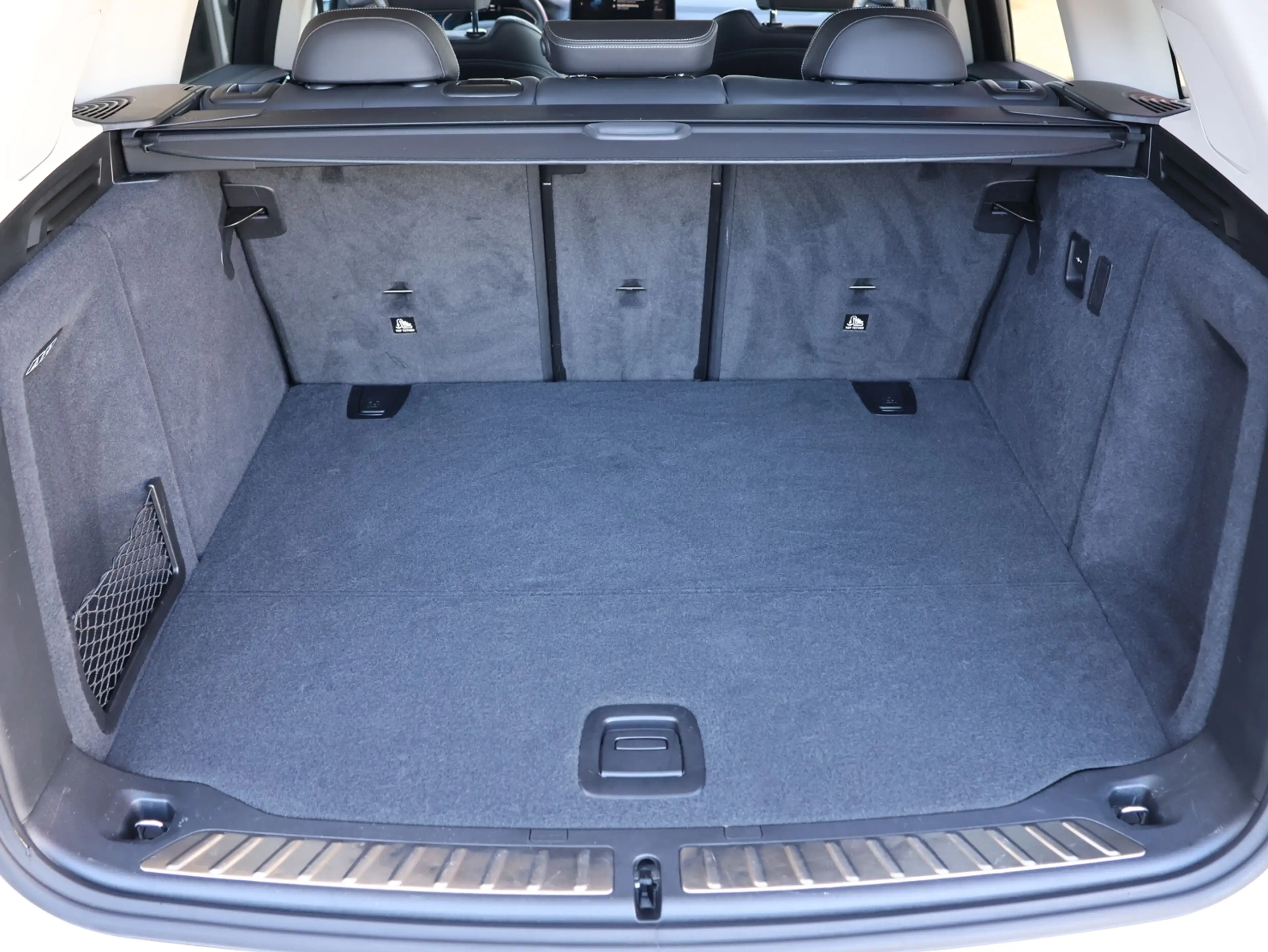BMW iX3 Impressive Pano RFK HUD — photo 11