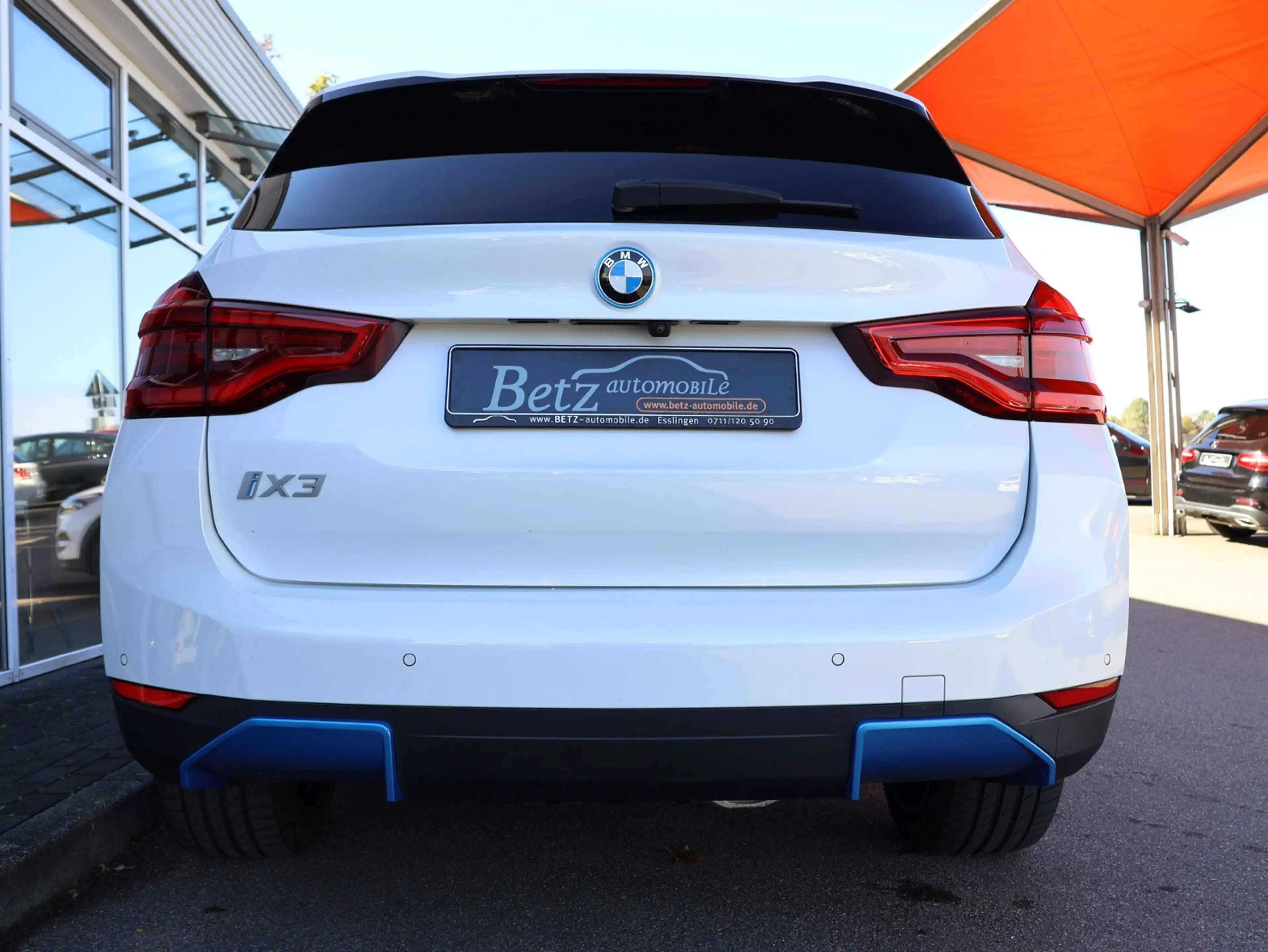 BMW iX3 Impressive Pano RFK HUD — photo 13