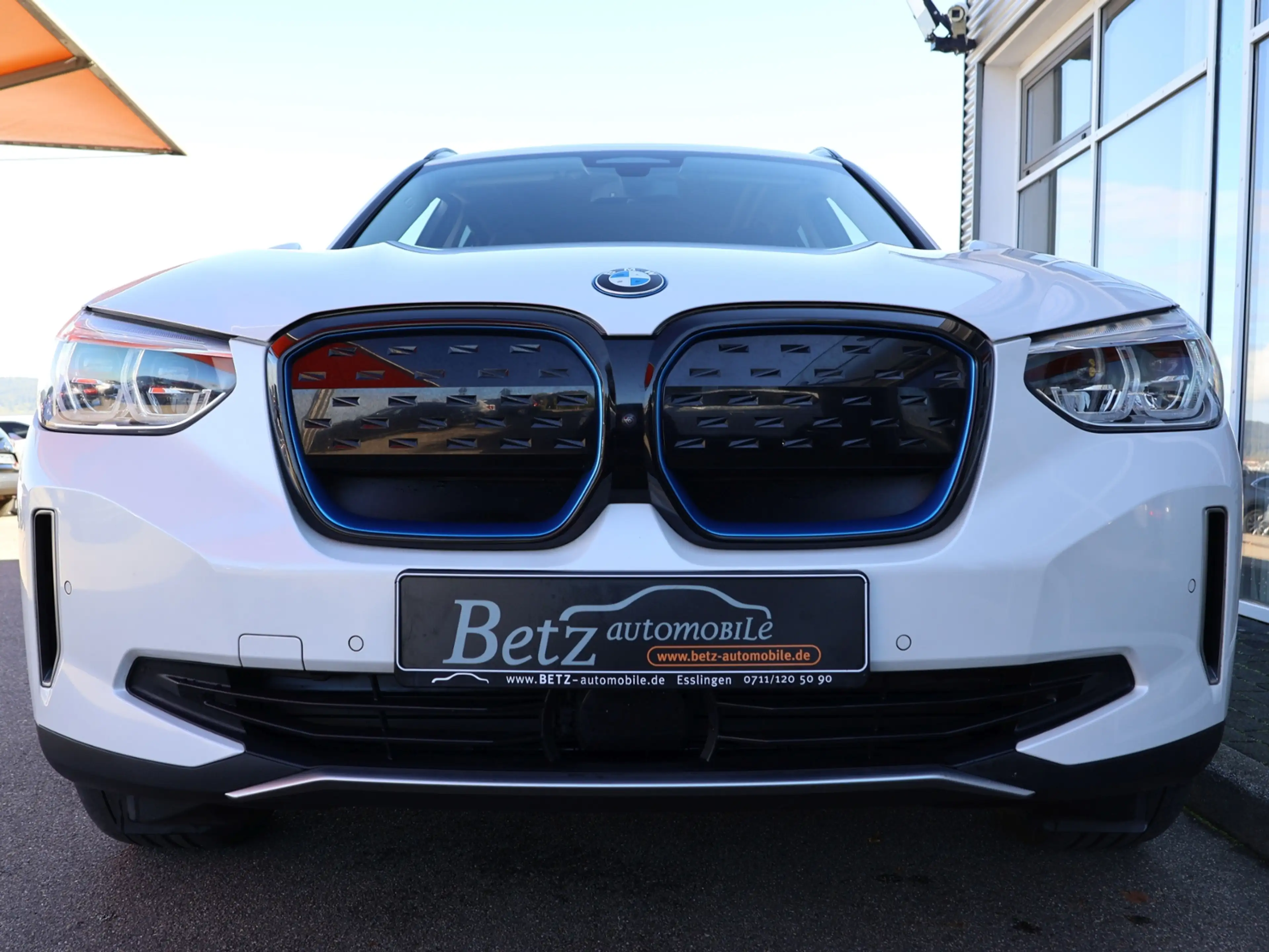 BMW iX3 Impressive Pano RFK HUD — photo 3