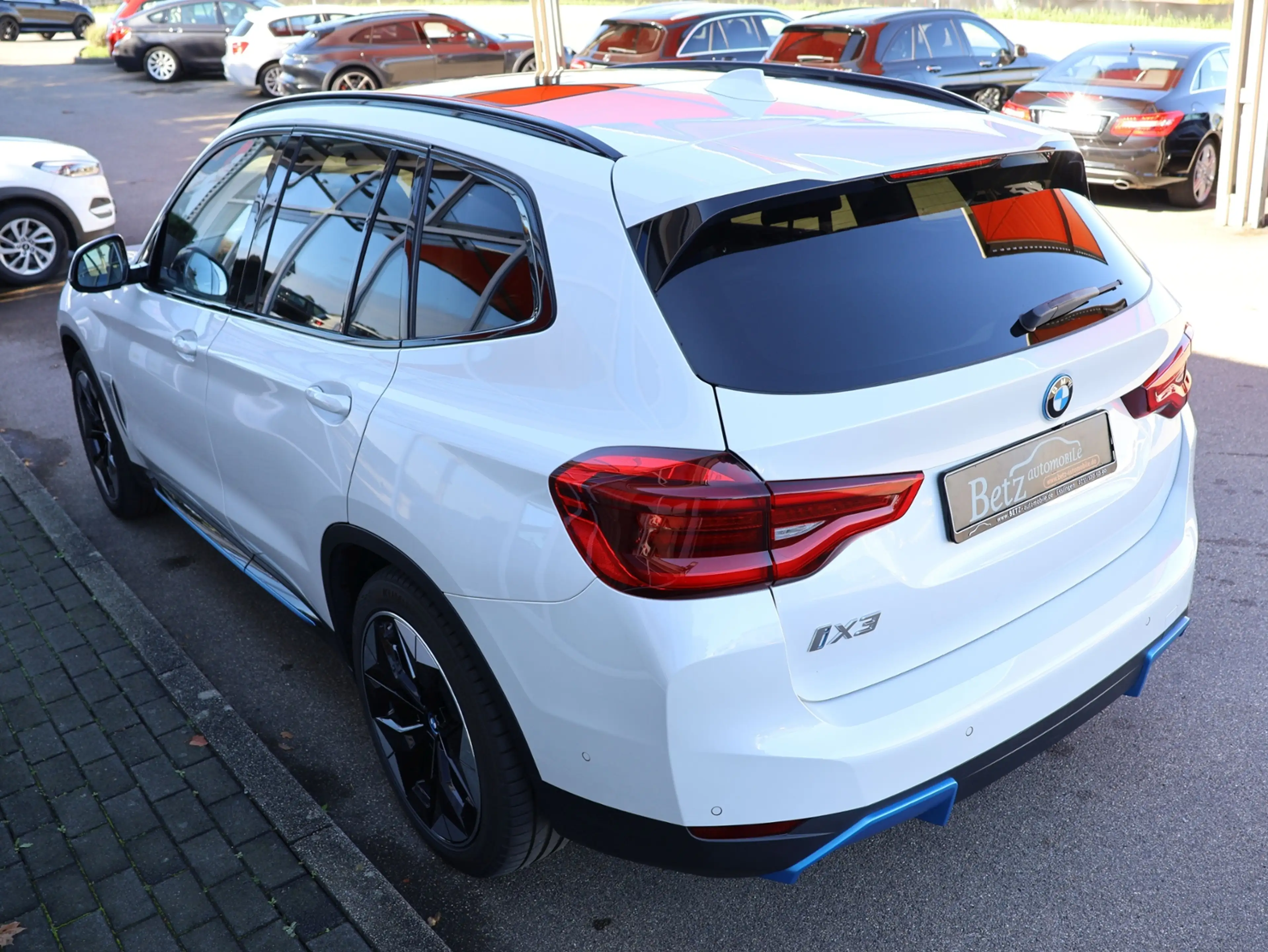 BMW iX3 Impressive Pano RFK HUD — photo 15