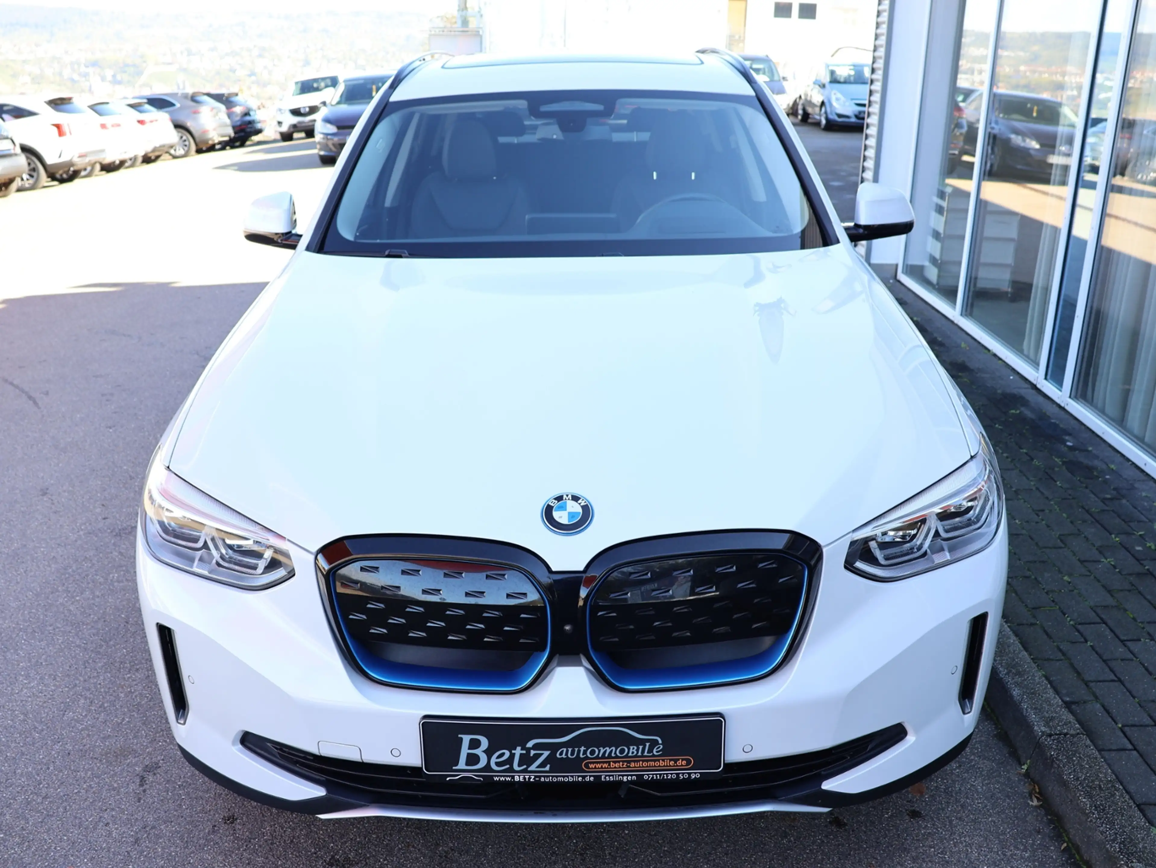 BMW iX3 Impressive Pano RFK HUD — photo 2