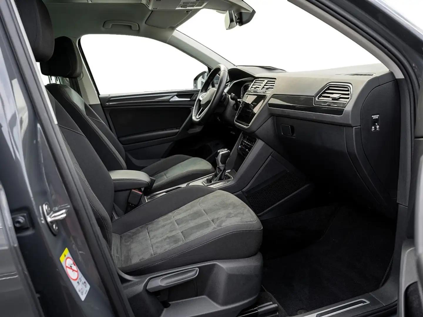 Volkswagen Tiguan 2.0 TDI AHK MATRIX STANDHZ NAVI KAM Grau - 2