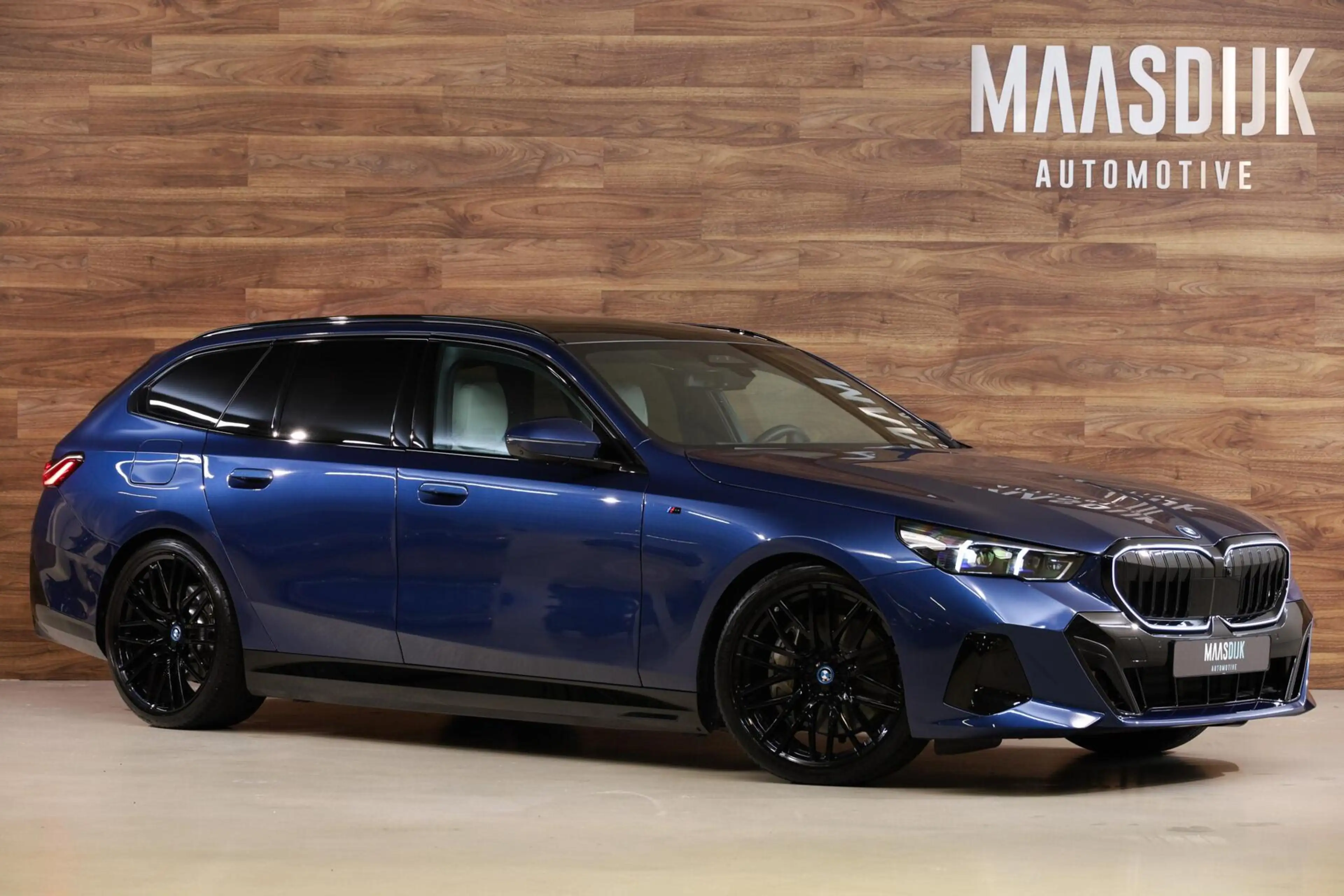 BMW 550 5-serie Touring 550e xDrive — photo 5