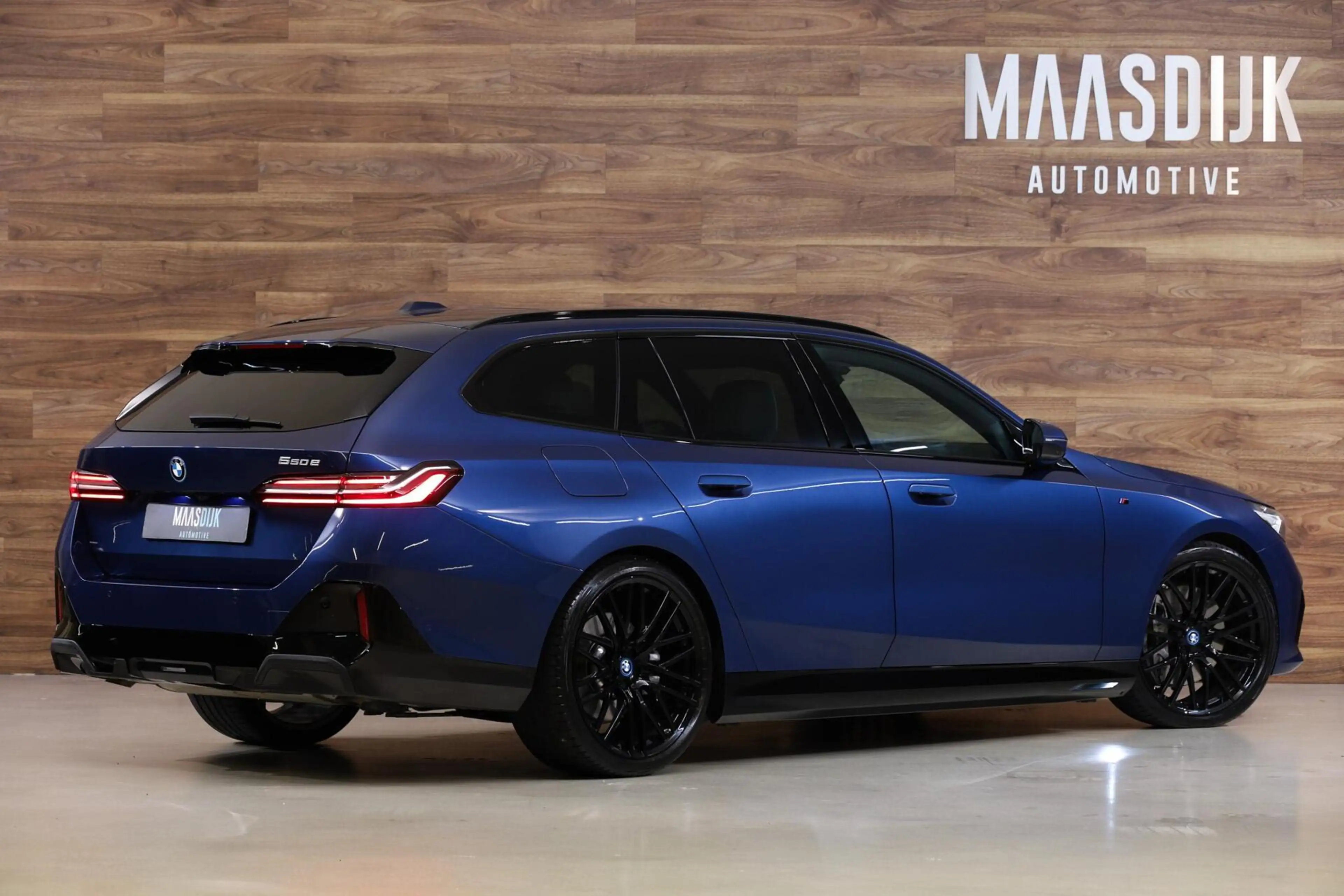 BMW 550 5-serie Touring 550e xDrive — photo 9