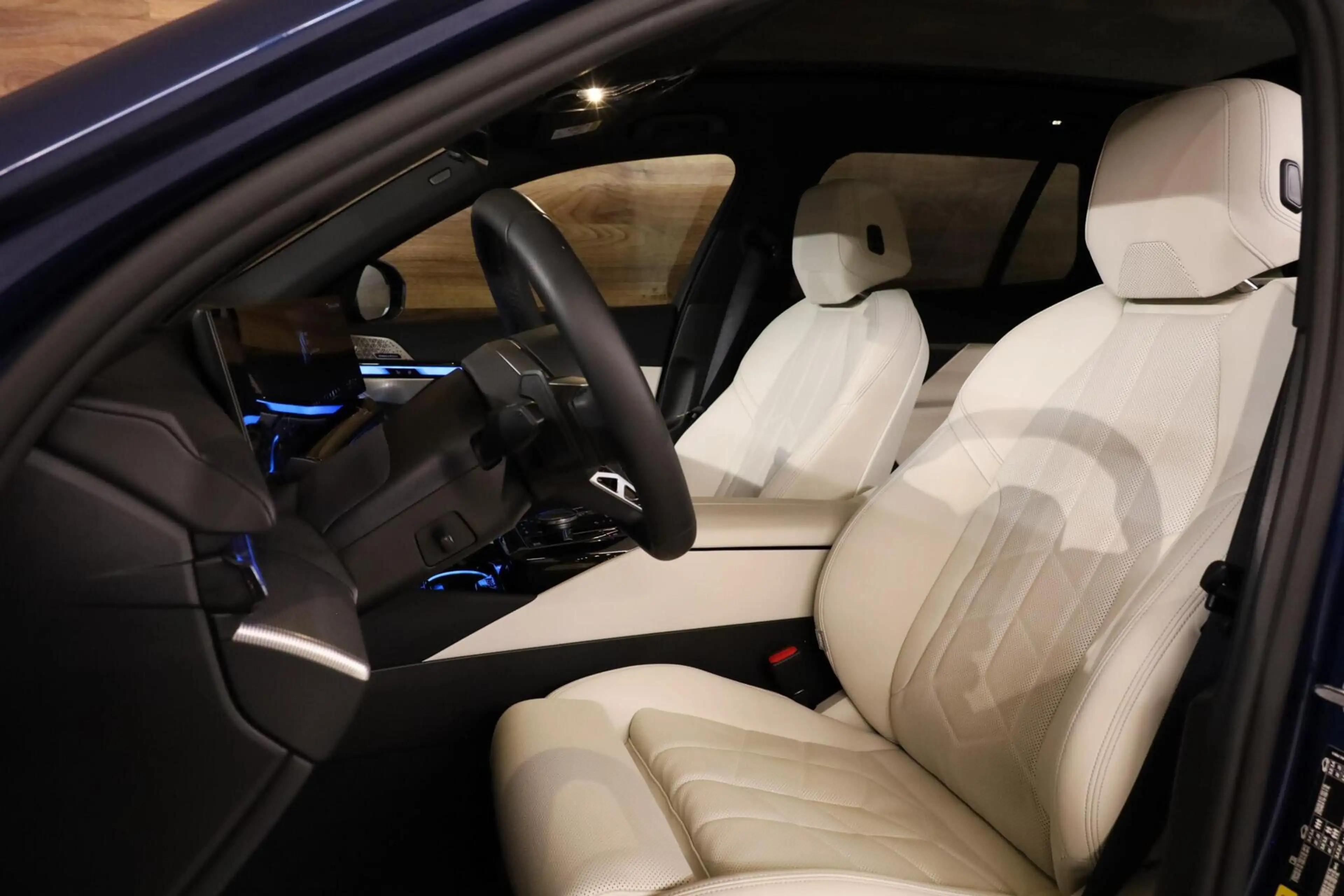 BMW 550 5-serie Touring 550e xDrive — photo 7
