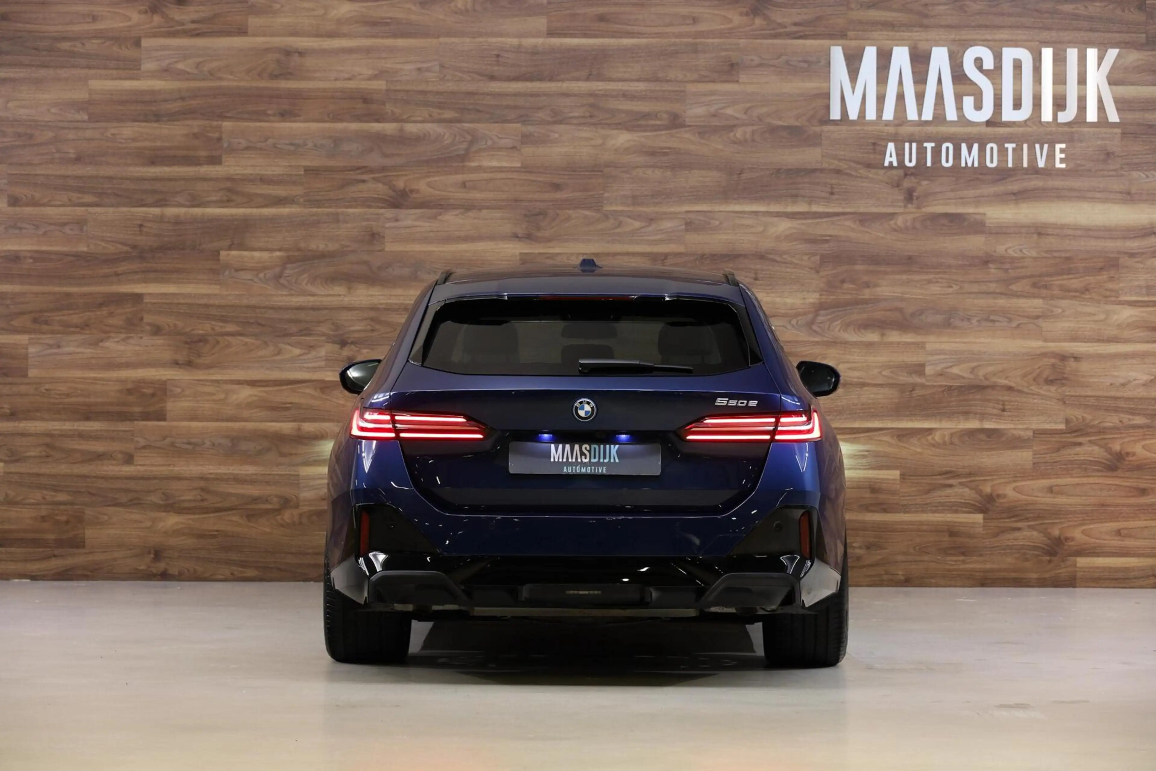 BMW 550 5-serie Touring 550e xDrive — photo 10