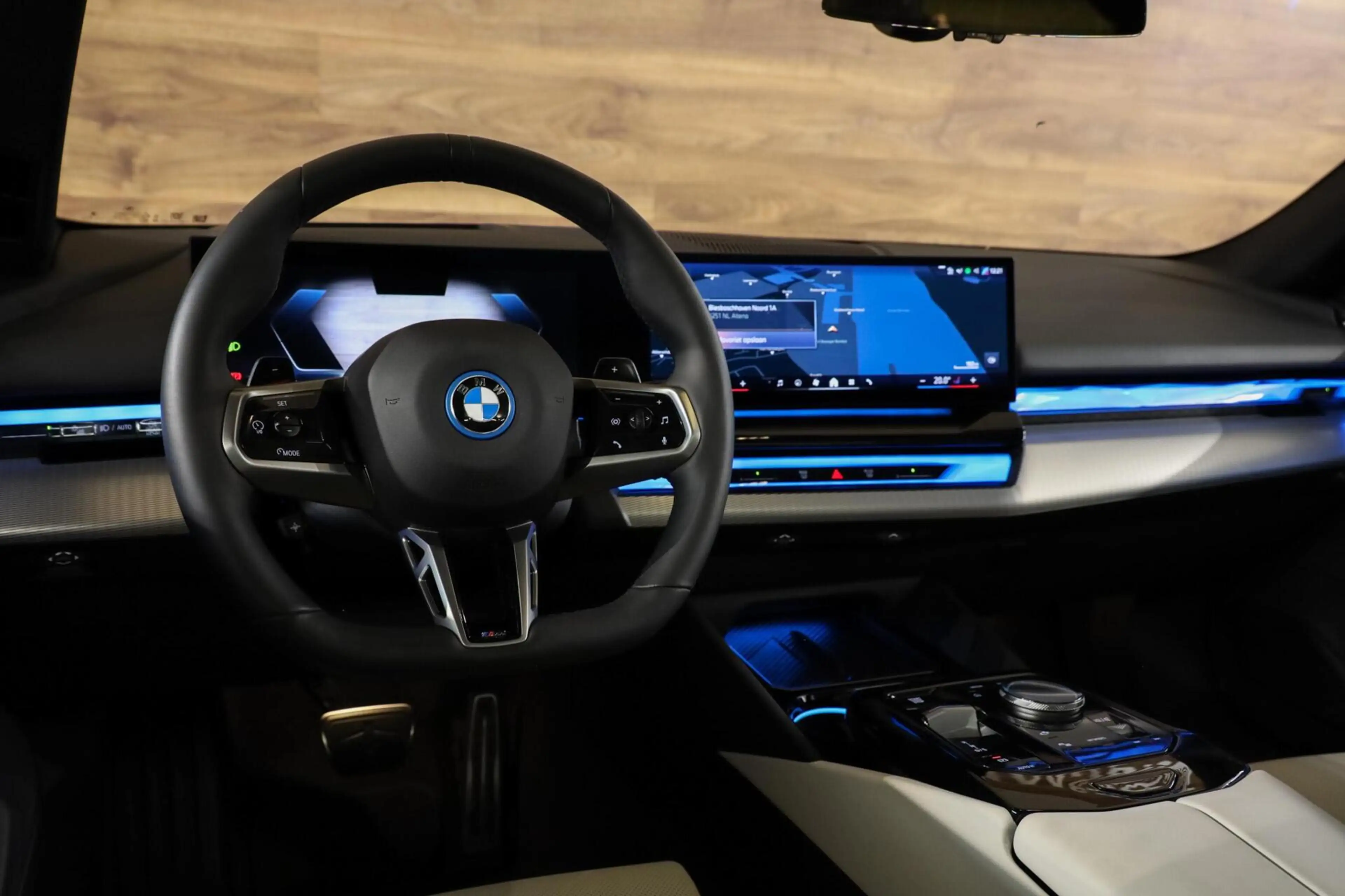 BMW 550 5-serie Touring 550e xDrive — photo 26