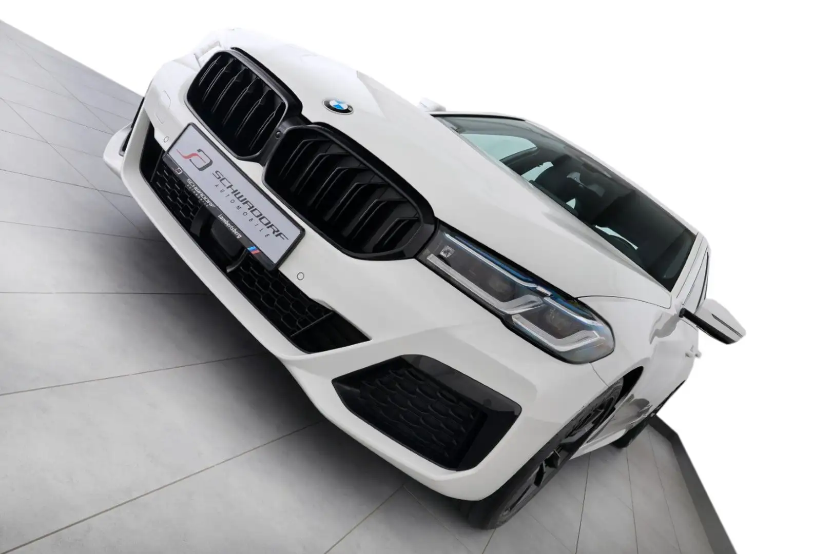 BMW 520 d xDrive Touring MSport HUD H&K ACC LASER AHK Weiß - 2