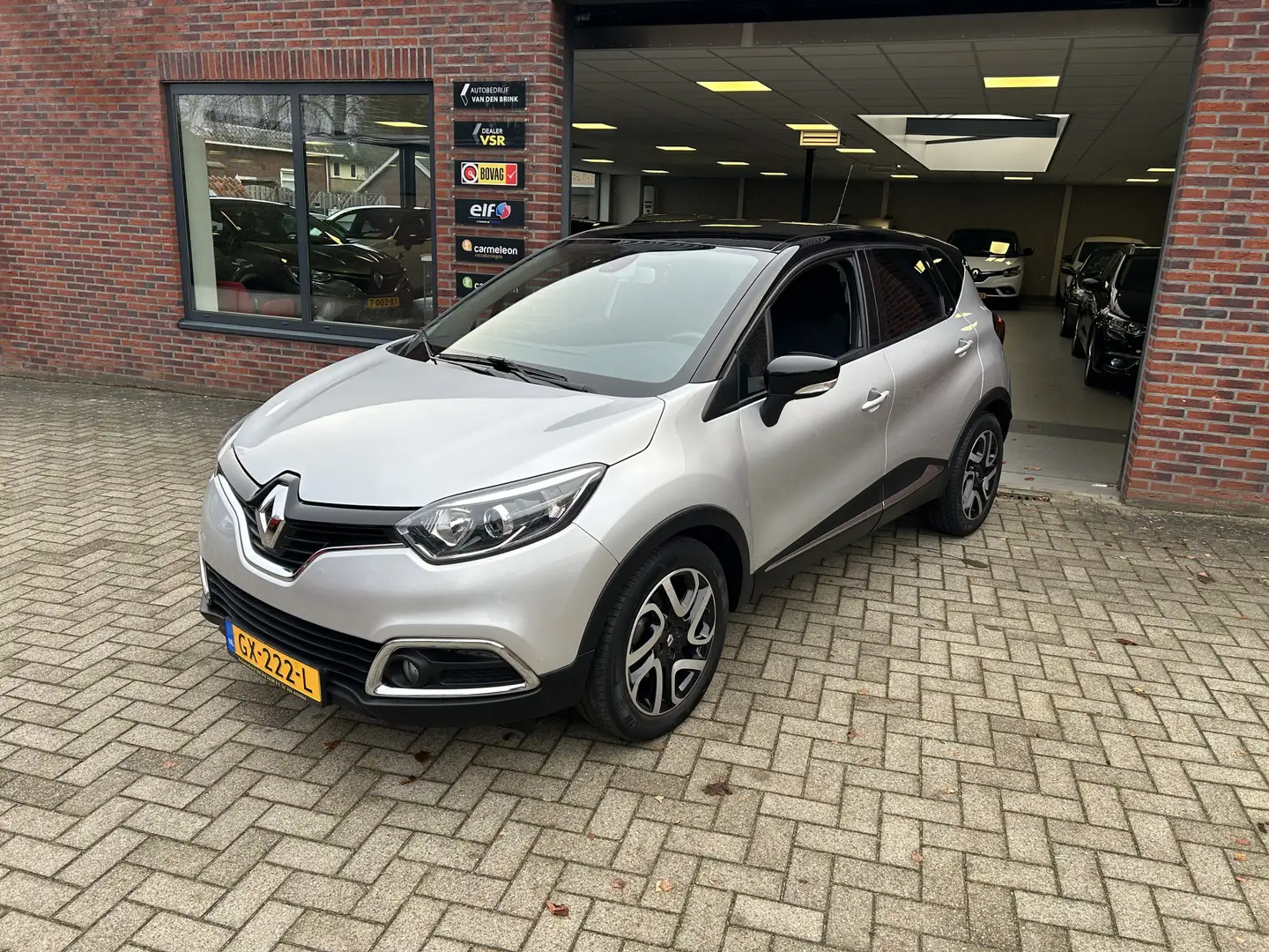 Renault Captur 1.2 TCe Dynamique/Automaat Grijs - 1