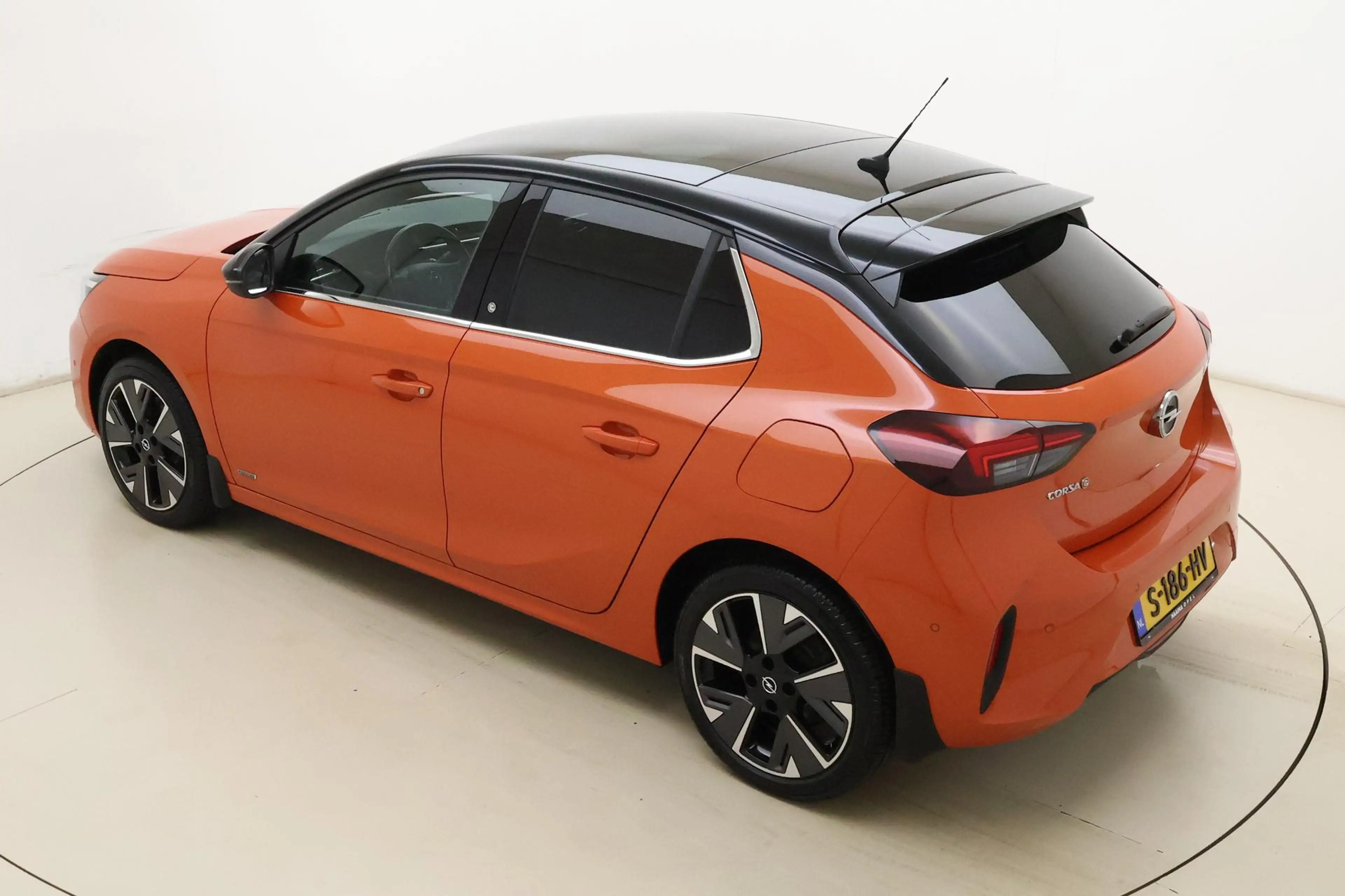Opel Corsa-e Ultimate 50 kWh 136pk | Full Options | Massagestoe — photo 4