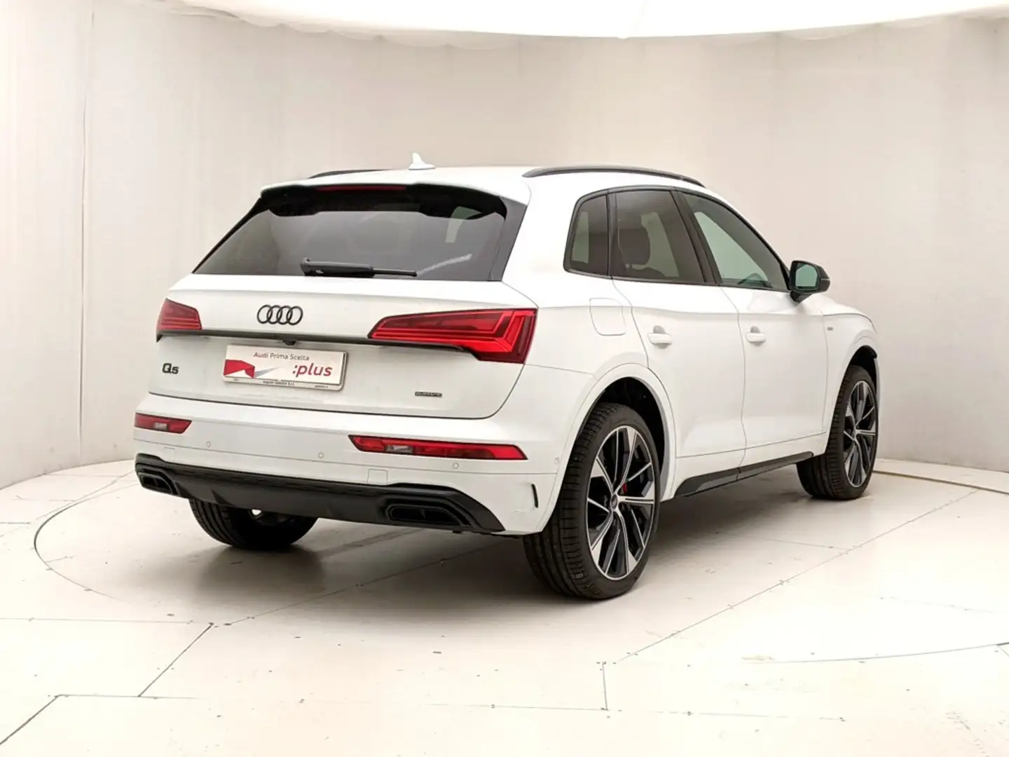 Audi Q5 55 2.0 tfsi e Identity Black quattro s-tronic Bianco - 2