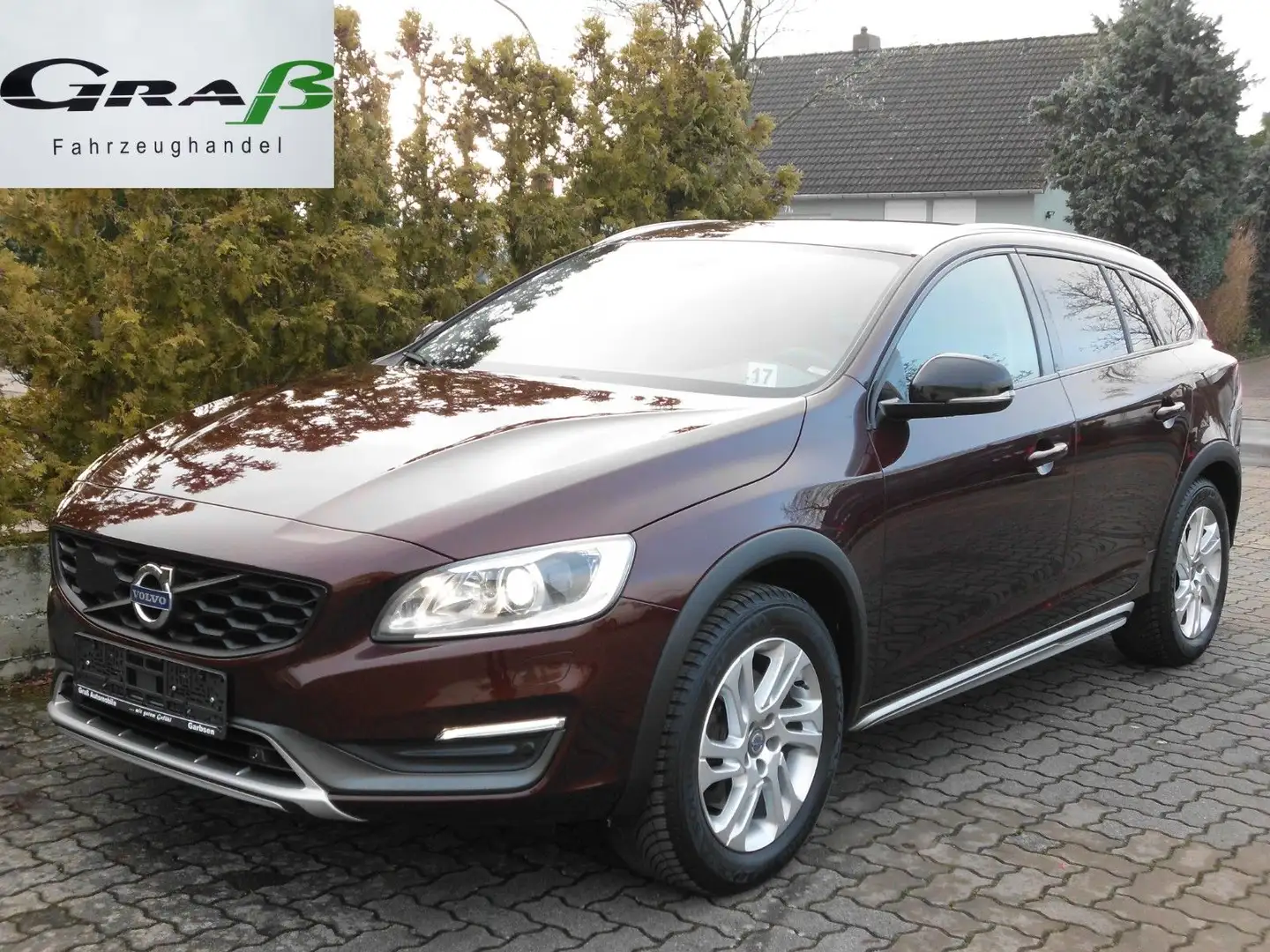 Volvo V60 Cross Country D3 Summum Hnědá - 1