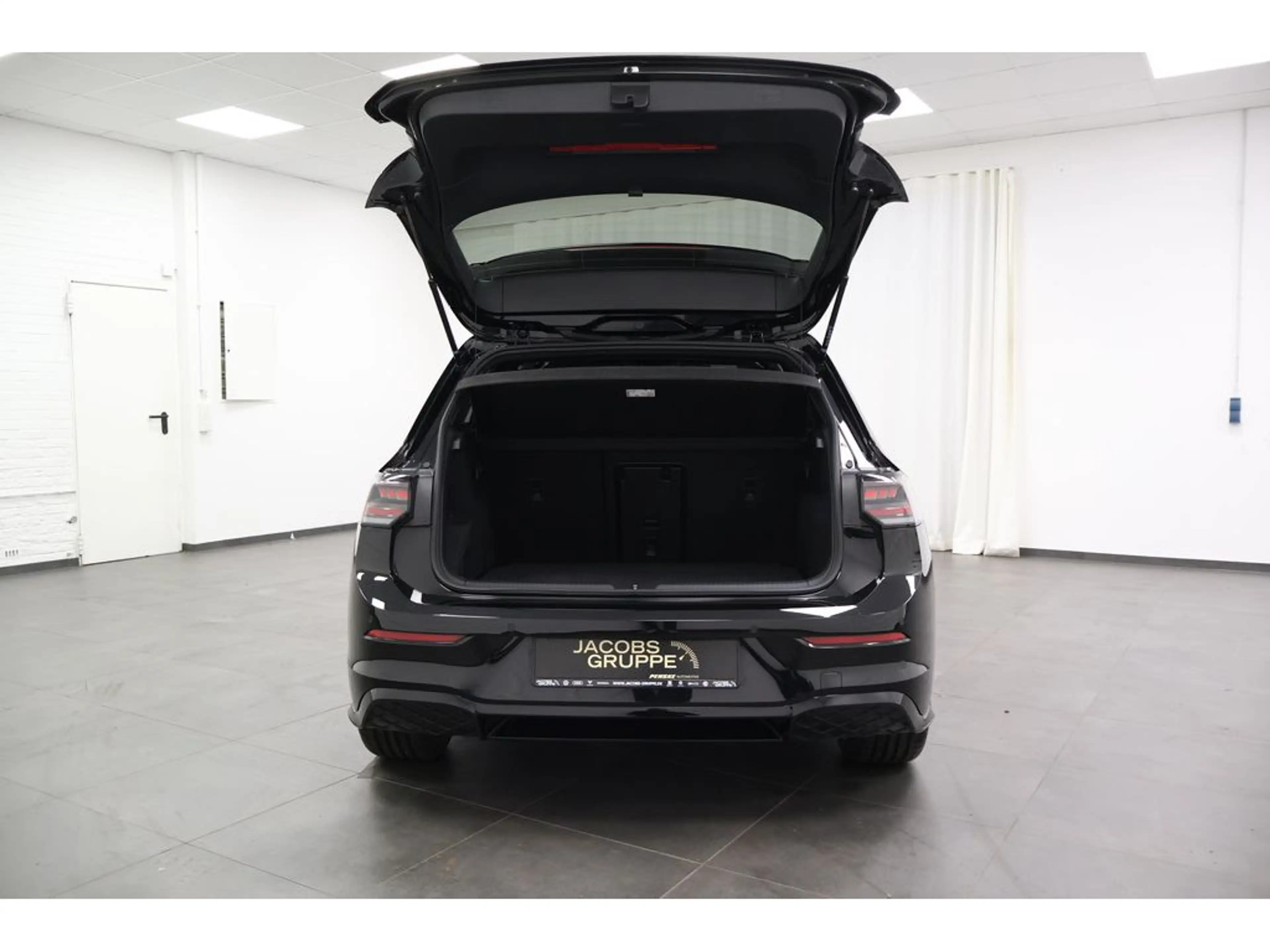 Volkswagen Golf VIII 2.0 TDI R-Line "Black Style" DSG,Na — photo 22