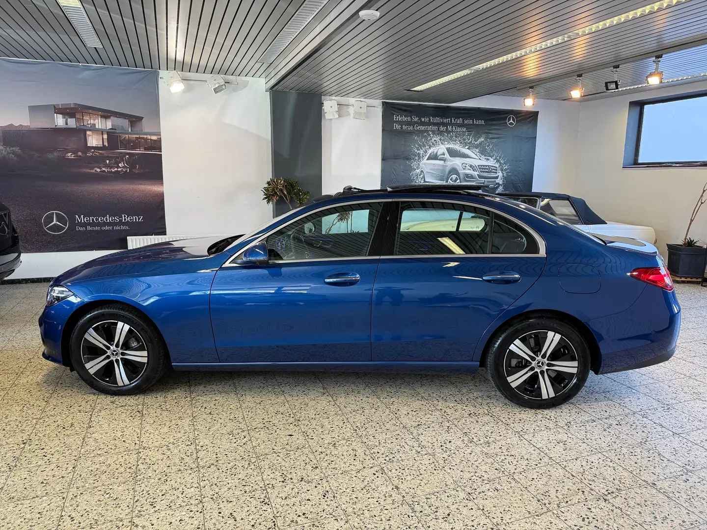 Mercedes-Benz C 300 e 4Ma Avantgarde MBUX/HUD/MEMORY/LED/PSD/TW/360/1H Blau - 1