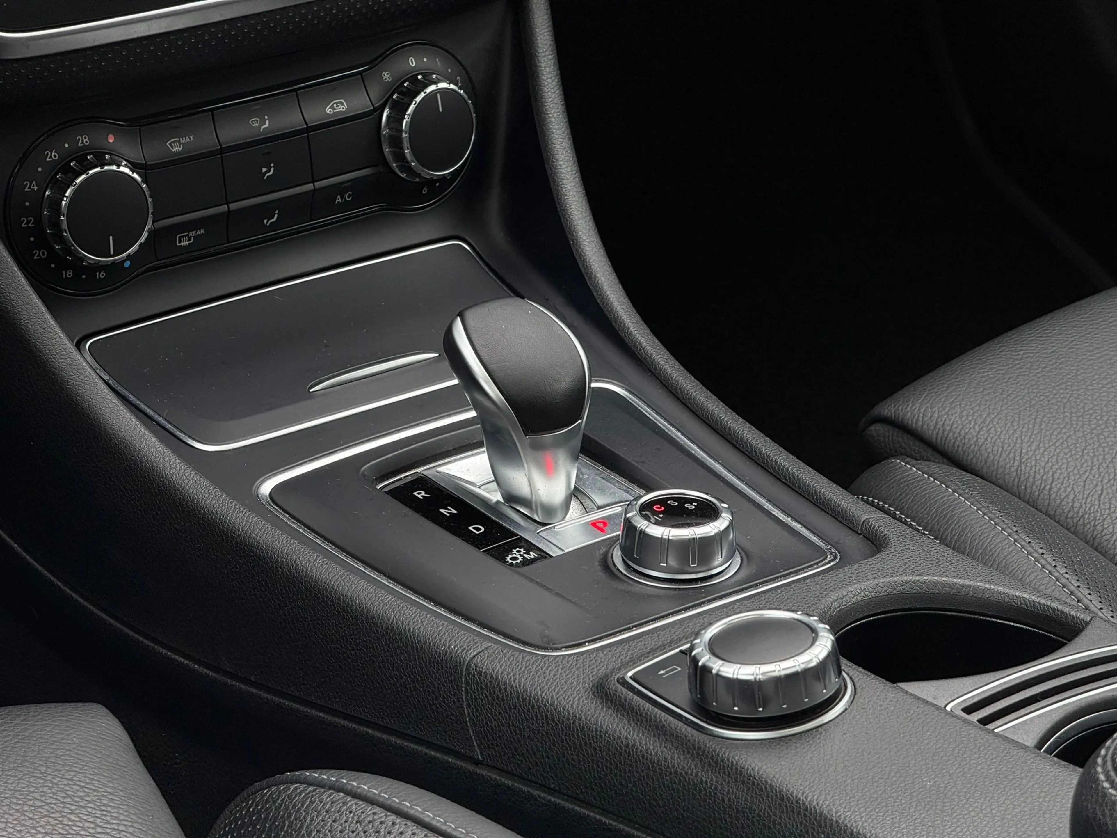 Mercedes-Benz A 45 AMG A 45 AMG 4-Matic// AERO-PACK — photo 13