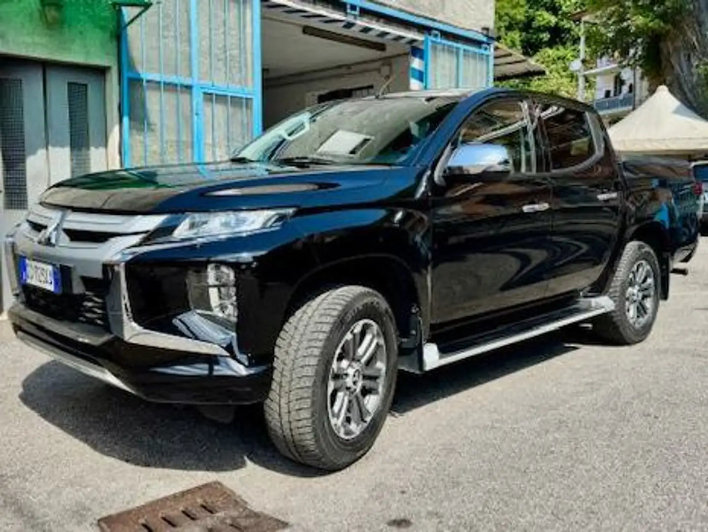 Mitsubishi L200 L200 Cab VI d.cab 2.3d Intense 4wd 150cv + IVA Czarny - 2