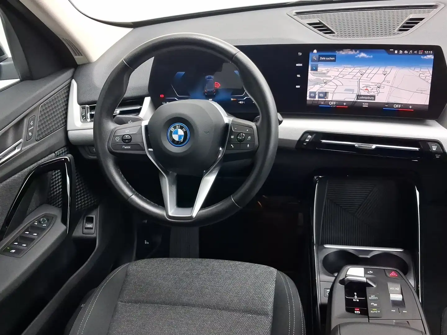 BMW iX1 xDrive30 LED ParkAs SHZ Noir - 2